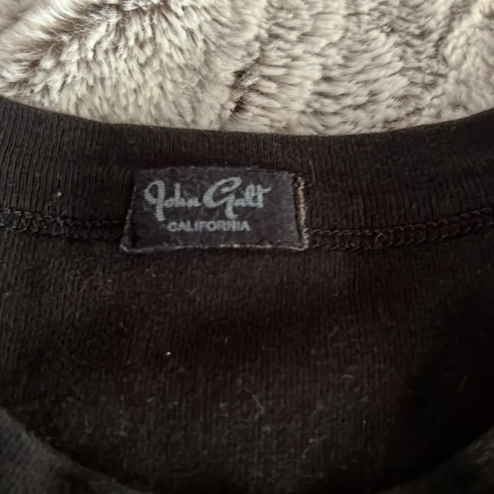 Brandy Melville Tee - Picture 2 of 2